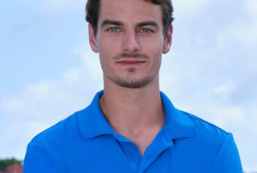 Below Deck Down Under's Deckhand Harry Nearly Loses Finger in Gruesome Accident - E! Online