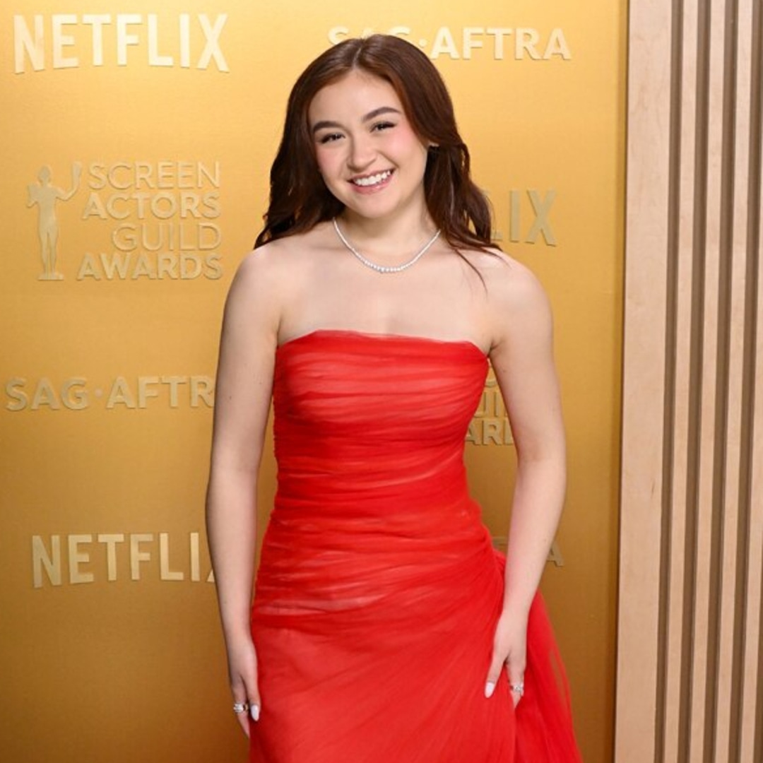 SAG Awards 2025 Red Carpet Fashion: See Every Look as the Stars Arrive (Live Updates) - E! Online
