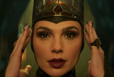 Snow White's Evil Queen Works On Paper, But Gal Gadot's Performance Is A Disaster - SlashFilm