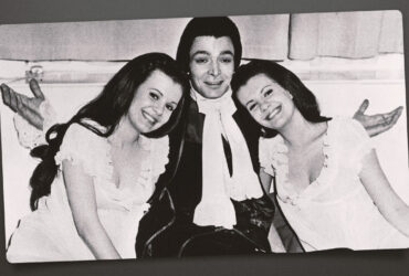 Damien Thomas with Madeleine Collinson (left) and Mary Collinson on the set of 1971’s ‘Twins of Evil.’