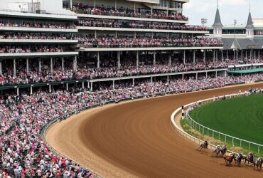 LOUISVILLE, KENTUCKY - MAY 02:  The field heads into the first turn during an undercard race ahead of the Kentucky Oaks at Churchill Downs on May 02, 2025 in Louisville, Kentucky. (Photo by Maddie Meyer/Getty Images)